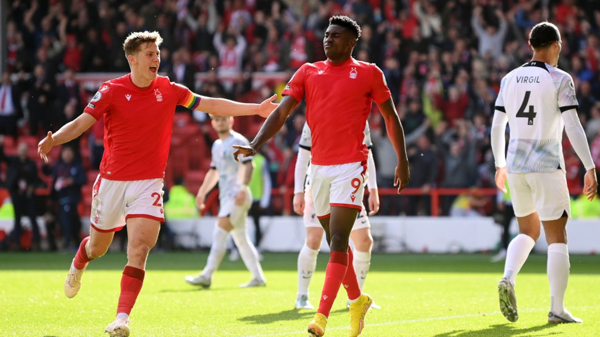 中场阵容中 中场阵容中